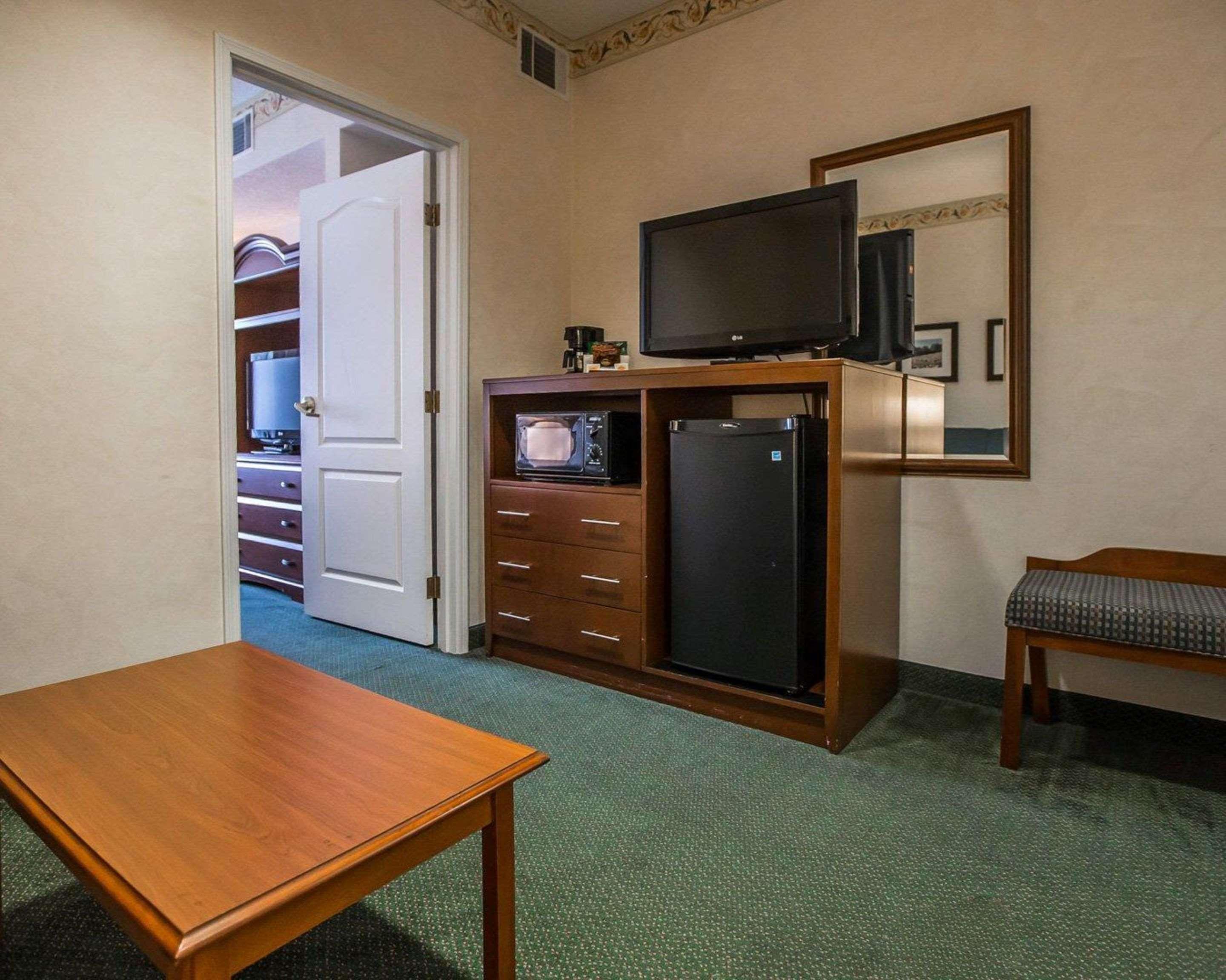 Quality Inn & Suites Dixon Near I-88 Luaran gambar